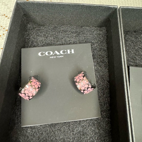 COACH earring with a dust bag - Picture 2 of 13